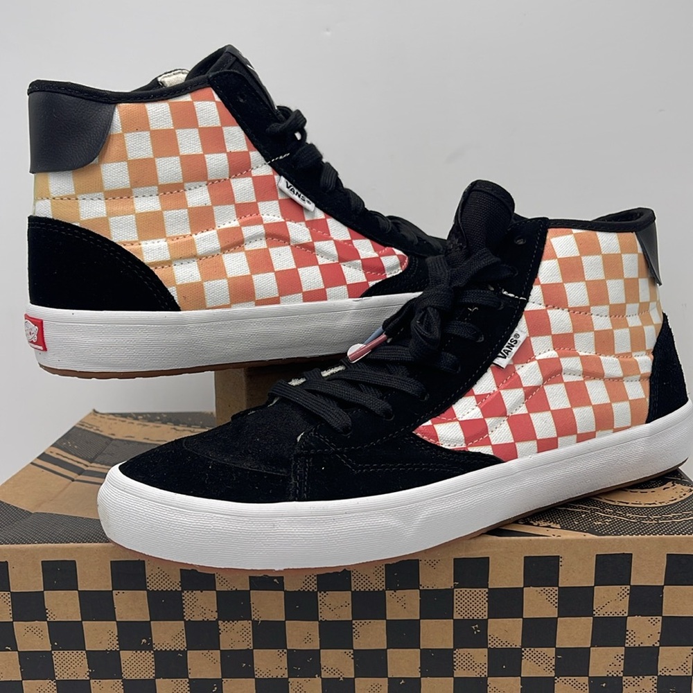 Vans WMNS High-Top Sneakers The Lizzie
Checkerboard Black/Multi
VN0A4BX1BML - Picture 10 of 16